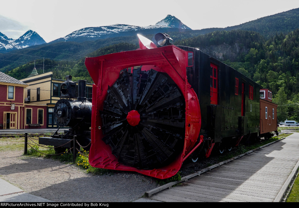 WPYR 1 : Rotary snow plow on display adjacent to the ticket office